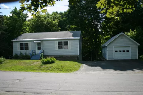 40 Forest St, Dexter, ME 04930 photo 1