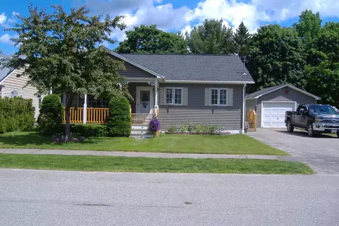 43 Pine St, East Millinocket, ME 04430 photo 1