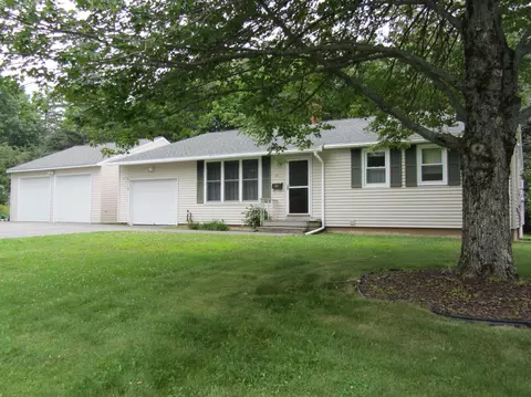 61 Edgewood Dr, Brewer, ME 04412 photo 1
