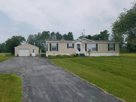 39 Lake Rd, Levant, ME 04456 photo 1