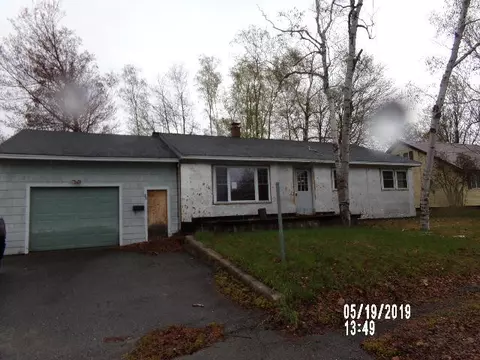 88 Michigan St, Millinocket, ME 04462 photo 1