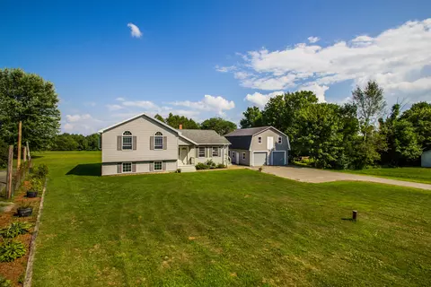 813 W River Rd, Augusta, ME 04330 photo 1