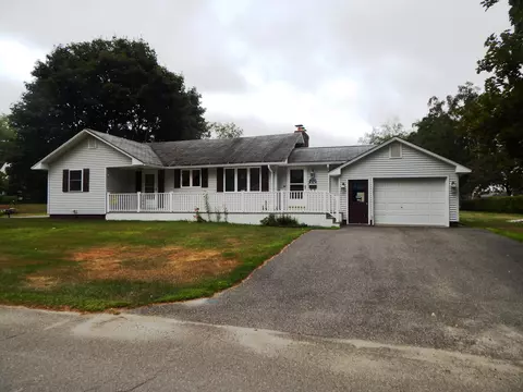 46 Massachusetts Ave, Millinocket, ME 04462 photo 1