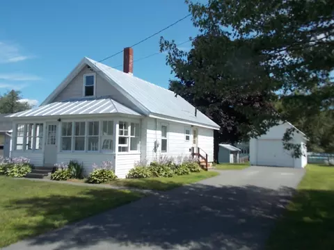 20 Locust St, Madison, ME 04950 photo 1