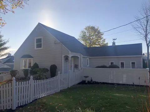 38 Hoyts Ln, Ogunquit, ME 03907 photo 1