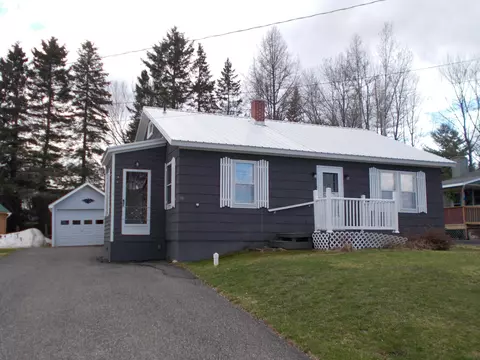 31 School Ave, Limestone, ME 04750 photo 1