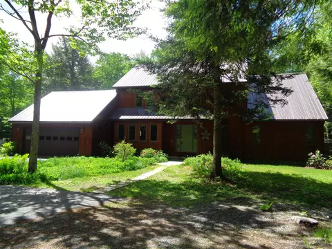 470 Poplar St, Millinocket, ME 04462 photo 1