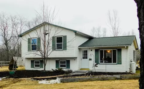 830 Forest Ave, Orono, ME 04473 photo 1