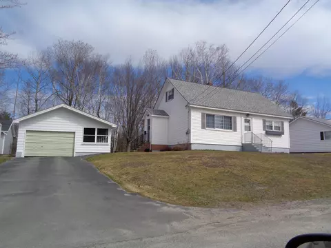 33 Ohio St, Millinocket, ME 04462 photo 1
