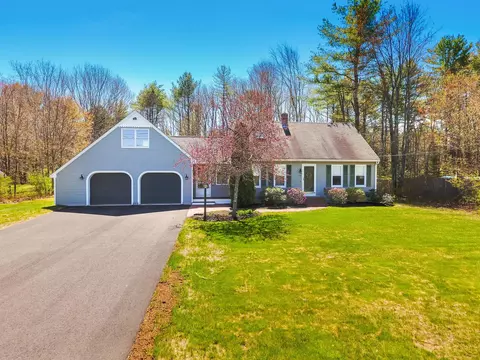 40 Ivanhoe Dr, Topsham, ME 04086 photo 1