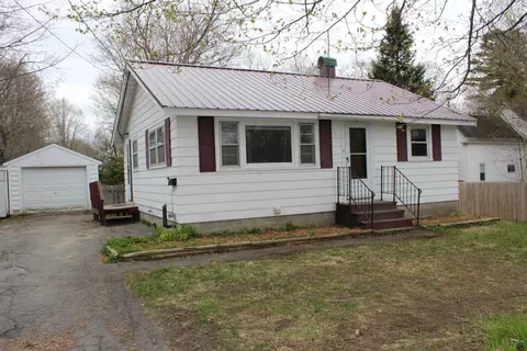 28 Highland Ave, Milo, ME 04463 photo 1