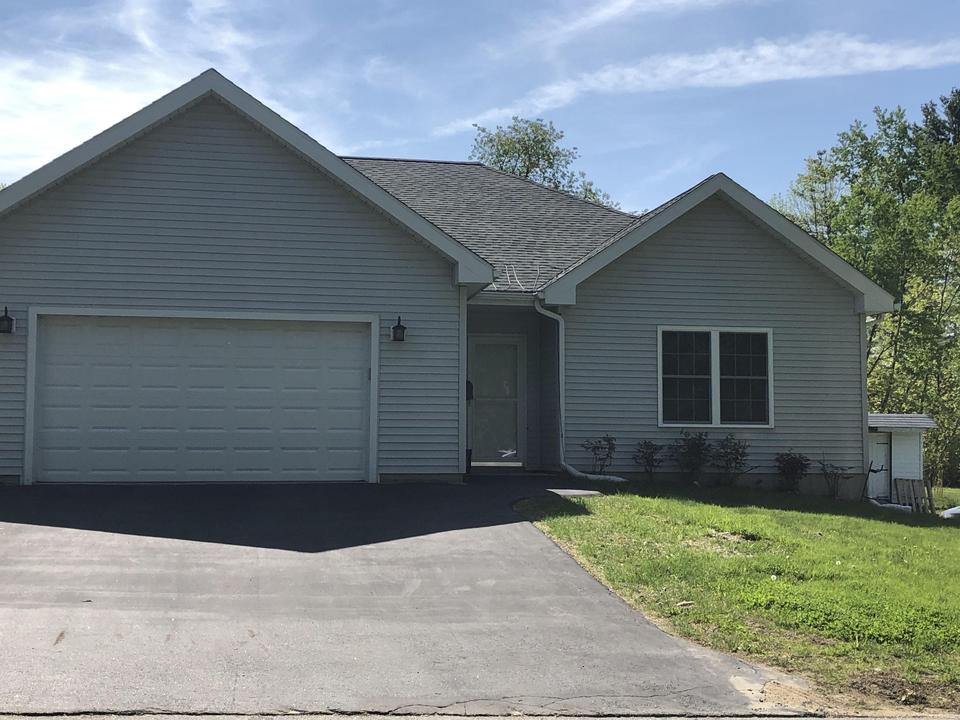 381 Pond Rd, Lewiston, ME 04240