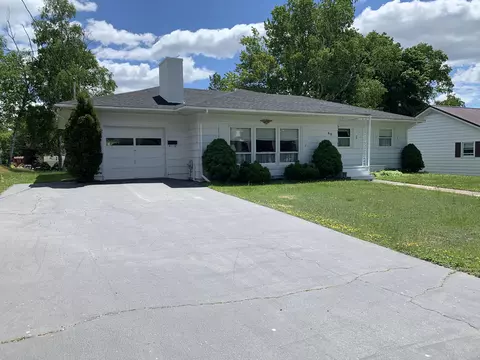 49 Michigan St, Millinocket, ME 04462 photo 1