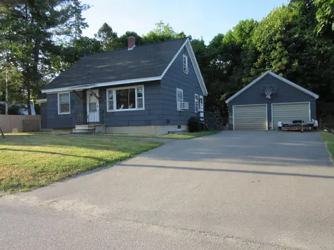 13 Gilbert St, Orono, ME 04473 photo 1