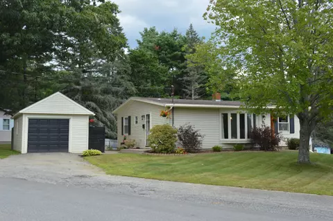 11 Tracy St, Augusta, ME 04330 photo 1