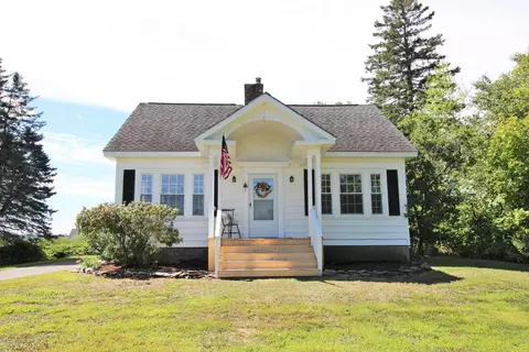 697 Main St, Corinth, ME 04427 photo 1