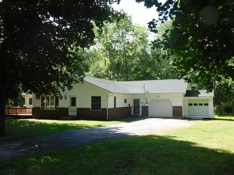 77 Pine St, Dexter, ME 04930 photo 1