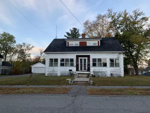 138 Maine Ave, Millinocket, ME 04462 photo 1