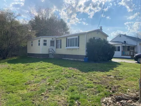 73 Hicks Rd, Augusta, ME 04330 photo 1