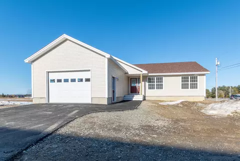 18 Hunter Dr, Hermon, ME 04401 photo 1