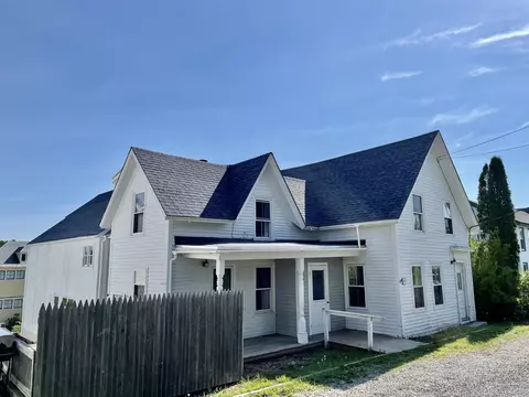 39 High St, Vinalhaven, ME 04863 photo 1