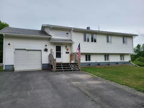 68 Spring St, Calais, ME 04619 photo 1