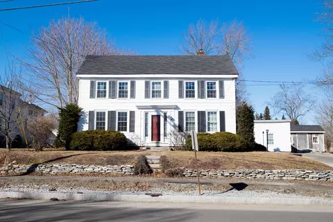 77 Main St, Thomaston, ME 04861 photo 1