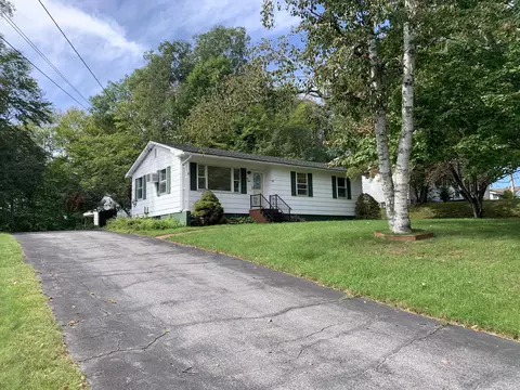 380 Massachusetts Ave, Millinocket, ME 04462 photo 1
