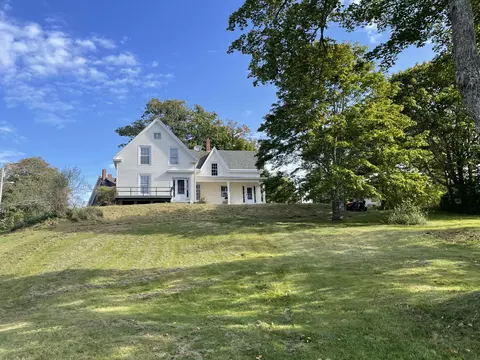 10 Chestnut St, Vinalhaven, ME 04863 photo 1