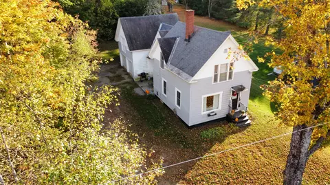 71 Maple St, Dexter, ME 04930 photo 1
