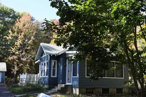 292 Middle Rd #1, Falmouth, ME 04105