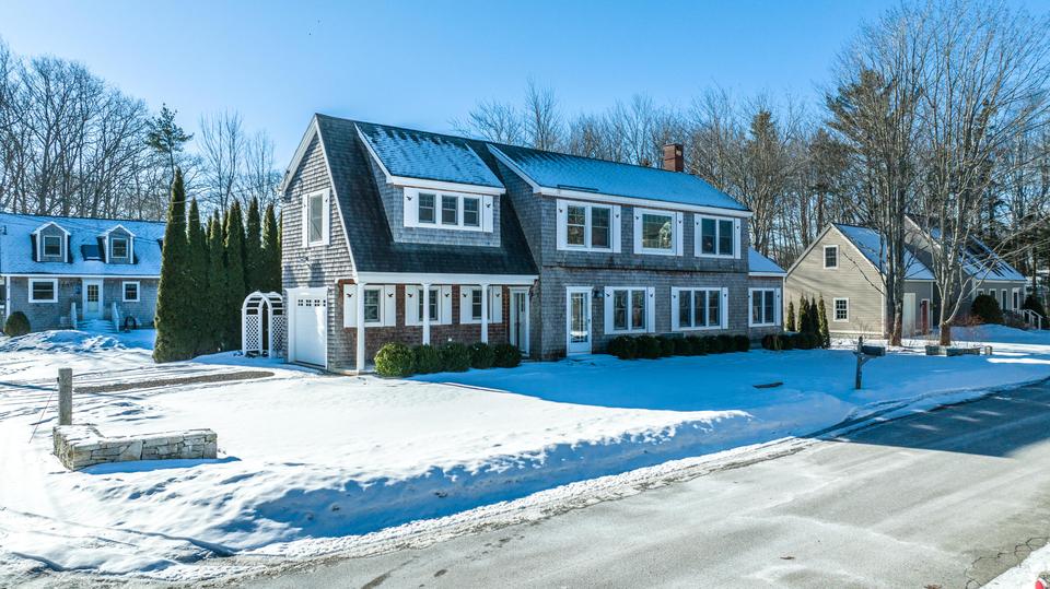 35 Wildwood Ave, Kennebunkport, ME 04046 22 Photos MLS 1520302