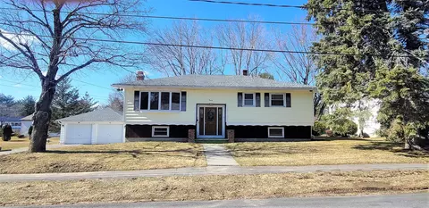 20 Glen St, Augusta, ME 04330 photo 1