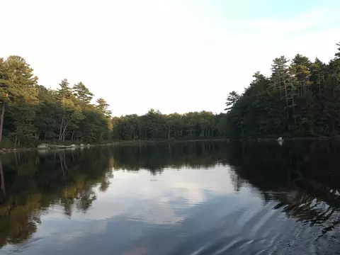 163 Deep Cove Rd, Raymond, ME 04071