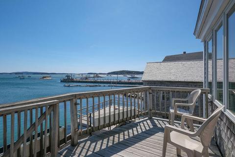 27 Main St, Stonington, ME 04681