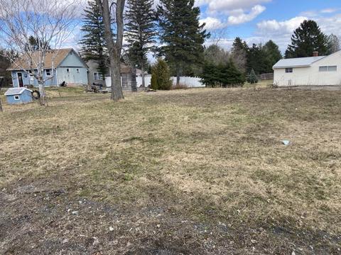 32 Lincoln St, Presque Isle, ME 04769