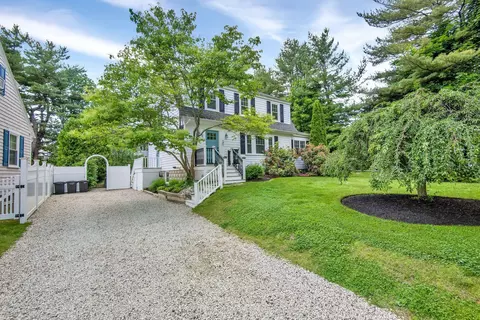 8 Bessbill St, Ogunquit, ME 03907 photo 1