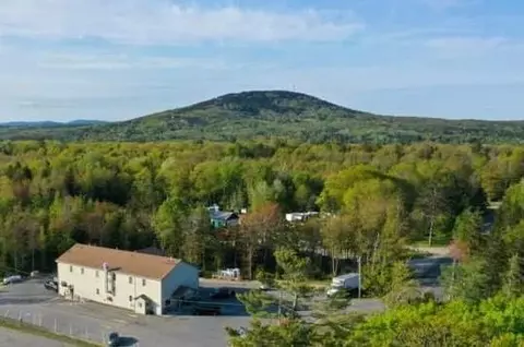 6 10 Waypoint Dr, Blue Hill, ME 04614