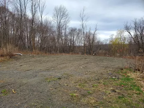 15 Bryant Rd, Dexter, ME 04930