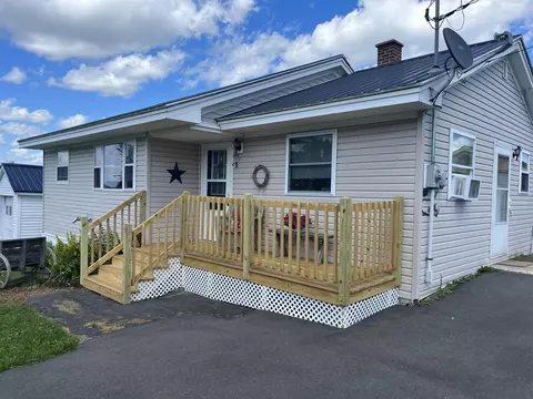 20 Cedar St, Limestone, ME 04750 photo 1