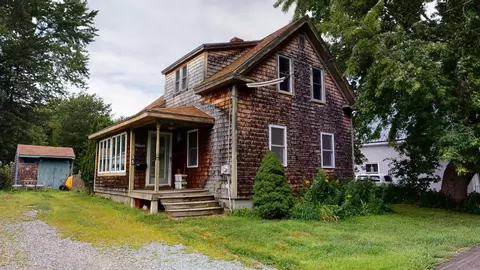 35 Broadway, Orono, ME 04473 photo 1
