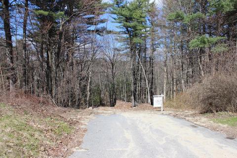 61 77 Jenkins St, Lewiston, ME 04240