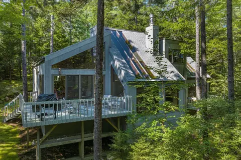 17 Schoolhouse Ledge Rd, Mount Desert, ME 04660