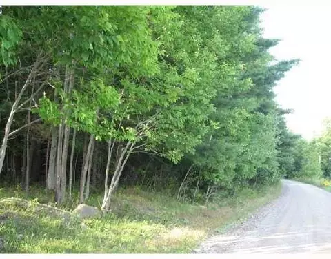 10-61 Pinkham Rd, Holden, ME 04401