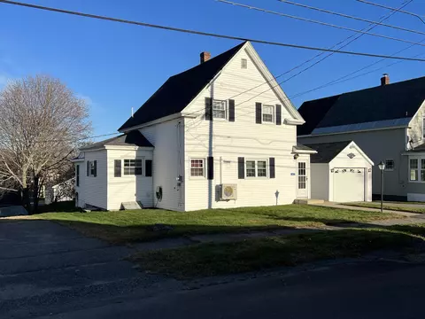 141 Lincoln St, Millinocket, ME 04462 photo 1