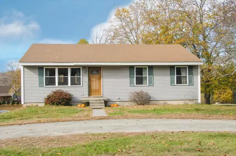 626 Riverside Dr, Augusta, ME 04330 photo 1