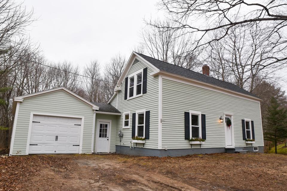 21 Pleasant St, Hampden, ME 04444 1 photo MLS 1549820 Movoto