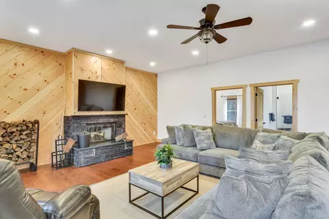 8 Alpine Rdg, Greenville, ME 04441