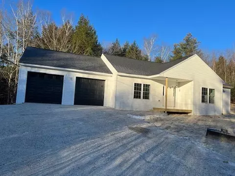 31 Destinee Ln, Naples, ME 04055