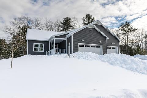 47 Forest Glen Ln, Topsham, ME 04086